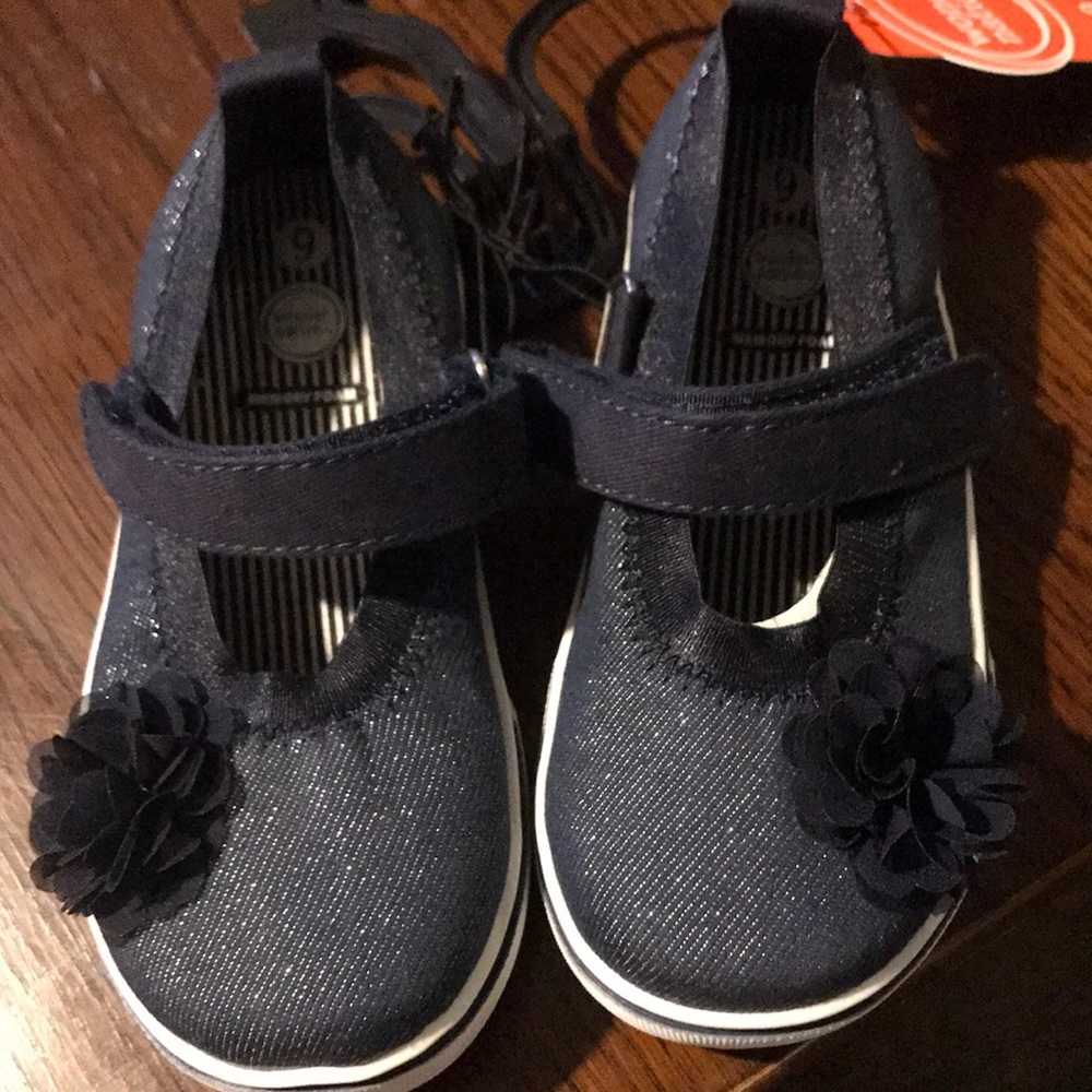 Sneaker shoes
